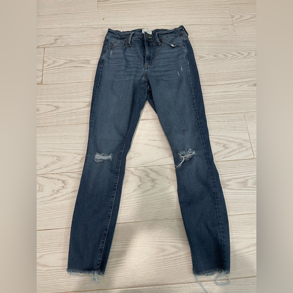 Universal Thread Skinny Jeans! Distressed. 6/28R.
